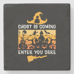 Halloween Ghost kommt Sie zum Geburtstag. Steinuntersetzer
