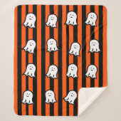 Halloween Ghosts on Black and Orange Stripes  Sherpadecke (Vorderseite)