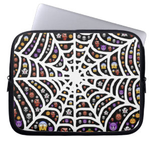 Halloween Ghouls & Goblins in einem Spinnennetz Laptopschutzhülle