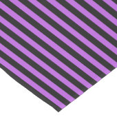 Halloween Gift Lila und schwarz Mittelgroßer Tischläufer (Ecke)