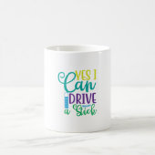 Halloween Gift Yes I Can Drive A Stick Verwandlungstasse (Mittel)