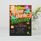Halloween Glow im Dark Roller Skate Party Einladung (Stehend Vorderseite)