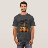 Halloween-Gnom-Basic-Dunkles-T-Shirt T-Shirt (Vorne ganz)