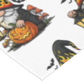 Halloween Gnome Tablecloth Tischdecke (Schrägansicht)