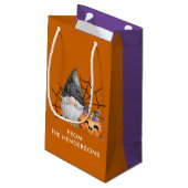 Halloween Gnome Trick oder Treat Kleine Geschenktüte (Rückseite Schrägansicht)