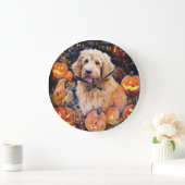 Halloween Goldendoodle mit Pumpkins Beängstigend Große Wanduhr (Zuhause)