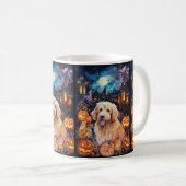 Halloween Goldendoodle mit Pumpkins Beängstigend Kaffeetasse (VorderseiteRechts)