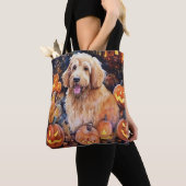 Halloween Goldendoodle mit Pumpkins Beängstigend Tasche (Von Nahem)