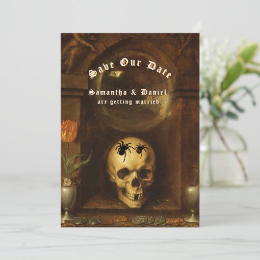 Halloween Goth Skull Spiders Save the Date Einladung (Stehend Vorderseite)