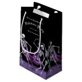 Halloween, Gothic Lila Dancing Skeletons Kleine Geschenktüte (Rückseite Schrägansicht)