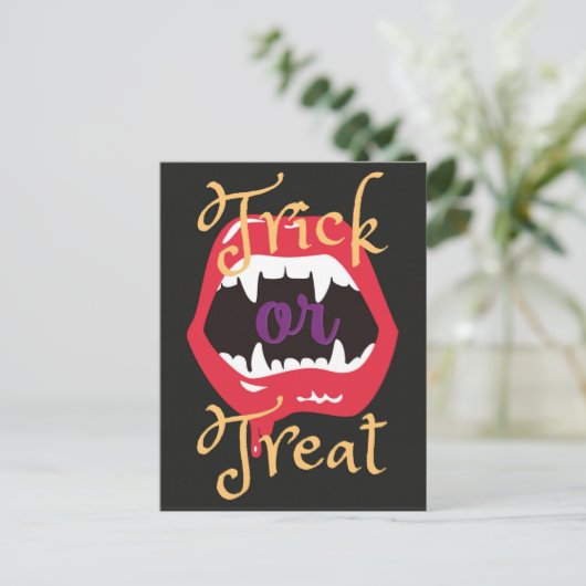 Halloween Gothic Spooky Vampire Trick oder Treat Postkarte (Stehend Vorderseite)