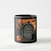 Halloween Grabstein Spaß "Dawn Under" Zweifarbige Tasse (Mittel)