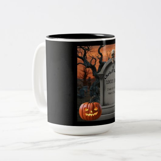 Halloween Gravestone Spaß "Chris P Bacon" Zweifarbige Tasse (Vorderseite Links)
