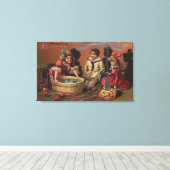 Halloween GreetingBobbing für Äpfel #2 Leinwanddruck (Insitu (Holzboden))