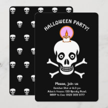 Halloween gruselige Schädel auf schwarzer Einladun