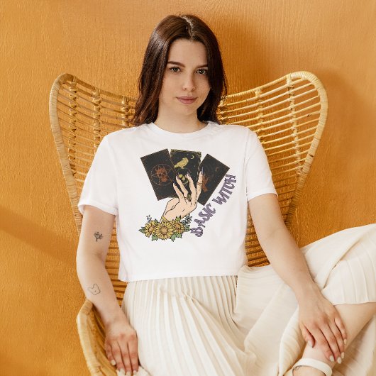 HALLOWEEN HAND HOLING TAROT CARDS | BASIC WITCH T-Shirt