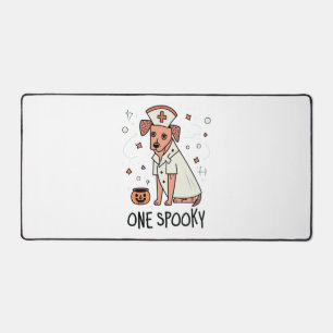Halloween Healer Pup Ein Spooky Nurse Hund Schreibtischunterlage