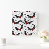 Halloween heart with black bat wings quadratische wanduhr (Zuhause)