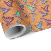 Halloween-Henkerhüte auf Orange Geschenkpapier (Rolleneckpunkt)