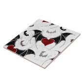 Halloween-Herz mit schwarzen Fledermausflügeln Fliese (Seite)