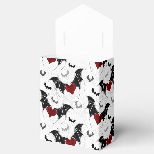 Halloween-Herz mit schwarzen Fledermausflügeln Geschenkschachtel (Geöffnet)