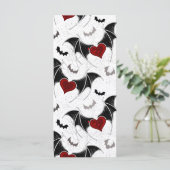 Halloween-Herz mit schwarzen Fledermausflügeln Karte (Stehend Vorderseite)