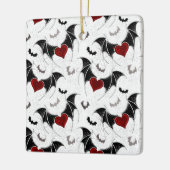 Halloween-Herz mit schwarzen Fledermausflügeln Keramikornament (Links)
