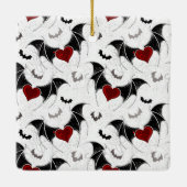 Halloween-Herz mit schwarzen Fledermausflügeln Keramikornament (Rückseite)