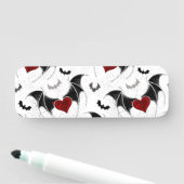 Halloween-Herz mit schwarzen Fledermausflügeln Namensschild (Beispiel)