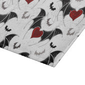 Halloween-Herz mit schwarzen Fledermausflügeln Schneidebrett (Ecke)
