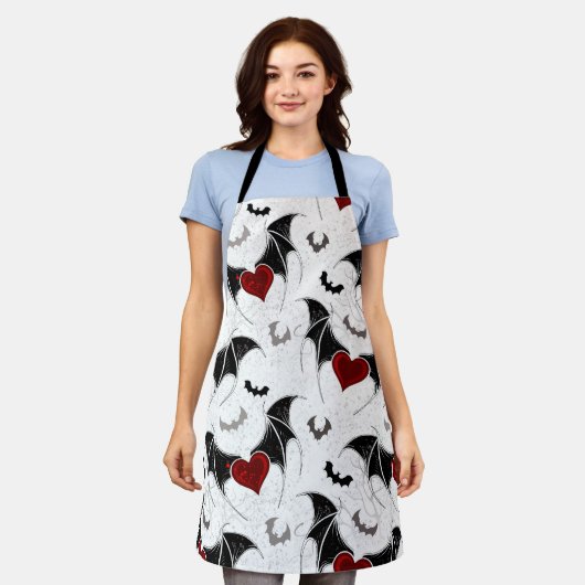Halloween-Herz mit schwarzen Fledermausflügeln Schürze (Getragen)