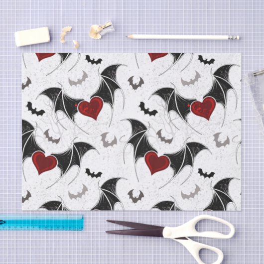 Halloween-Herz mit schwarzen Fledermausflügeln Seidenpapier (Handwerk)