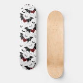 Halloween-Herz mit schwarzen Fledermausflügeln Skateboard (Vorderseite)