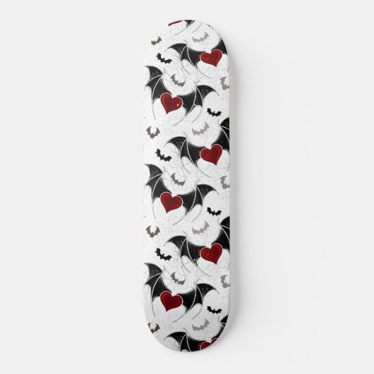 Halloween-Herz mit schwarzen Fledermausflügeln Skateboard (Vorderseite)