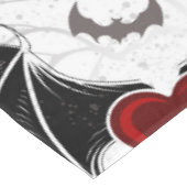 Halloween-Herz mit schwarzen Fledermausflügeln Tischdecke (Schrägansicht)