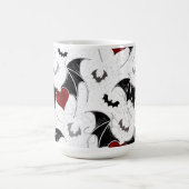 Halloween-Herz mit schwarzen Fledermausflügeln Verwandlungstasse (Zentrum)