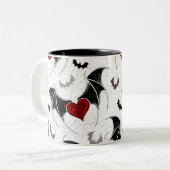 Halloween-Herz mit schwarzen Fledermausflügeln Zweifarbige Tasse (Vorderseite Links)