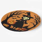 Halloween Hexe mit Kürpen in einer unheimlichen Ei Pappteller (Schrägansicht)