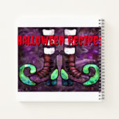 Halloween Hexen lebt hier Boots Lila Rezept Notizblock (Rückseite)