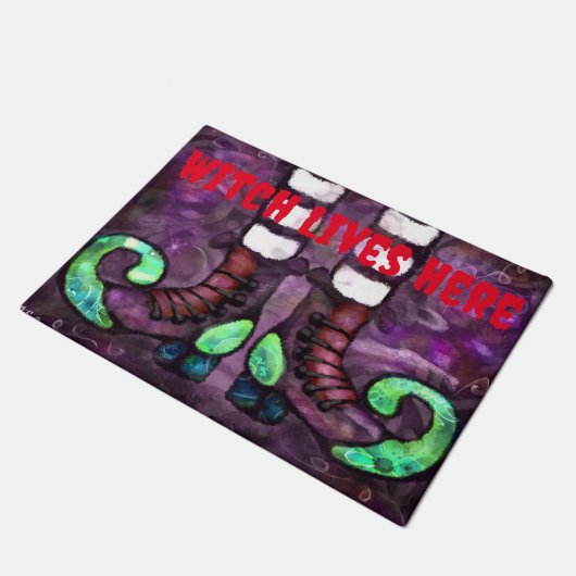 Halloween Hexen lebt hier Stiefel whimsical Fußmatte (Schrägansicht)
