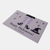 Halloween Hexenbeine und Spinnen mit Lila Namen Fußmatte (Schrägansicht)