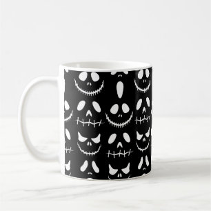 Halloween Hintergrund. Nahtloses Muster mit Halbwe Kaffeetasse
