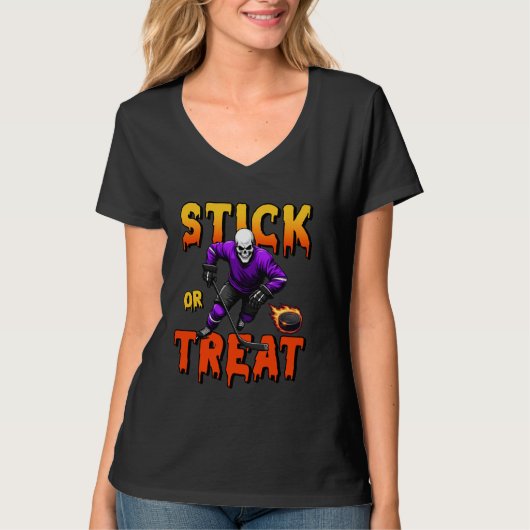 Halloween Hockey Skeleton Player Sp. oder Leckerei T-Shirt (Vorderseite)
