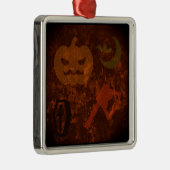 Halloween-Höhepunkte auf dem unheimlichen Hintergr Silbernes Ornament (Rechts)