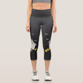 Halloween House, Schwarze Katzen, Fledermäuse, Kür Capri Leggings (Vorderseite)
