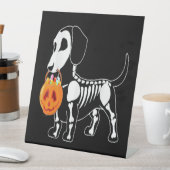 Halloween-Hundekostüm Sockelschild (In Situ)