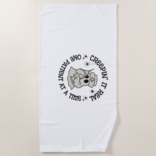 Halloween im Gesundheitswesen, ein echter Patient Strandtuch (Vorderseite)