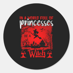 Halloween in A World Full Of Prinzessinnen Be a Wi Runder Aufkleber