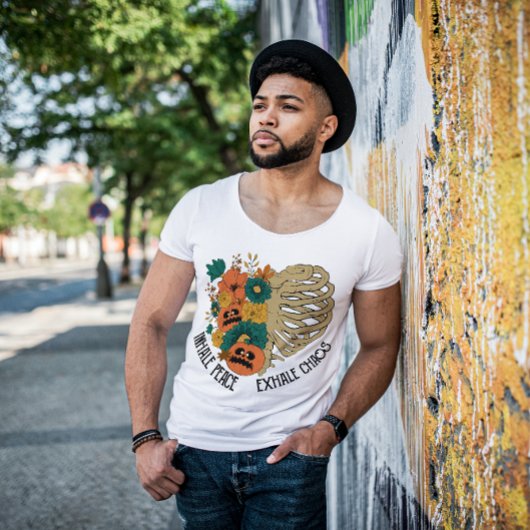 HALLOWEEN INHALE FRIEDENSEXHALE CHAOS FLÜGEL T-Shirt