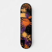 Halloween-Inspiriertes Graffiti mit Sunburst-Muste Skateboard (Vorne)
